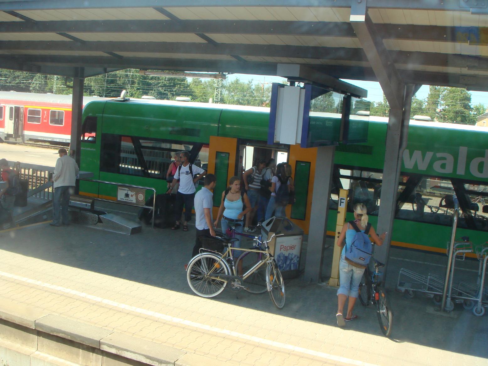 ドイツの国鉄は、自転車持ち込みＯＫのようです。